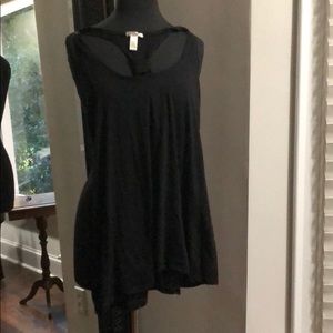 Black sleeveless tee shirt
